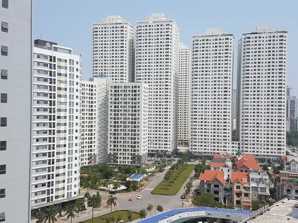 Nên chọn nhà mặt đất hay chung cư?